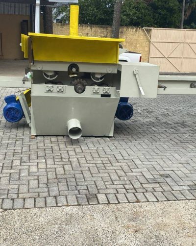 Serra múltipla 2 eixo marca IKl com 2 motores de 30 cv.